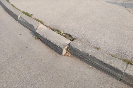 Čitalac reporter upozorava na ivičnjak kod bolnice