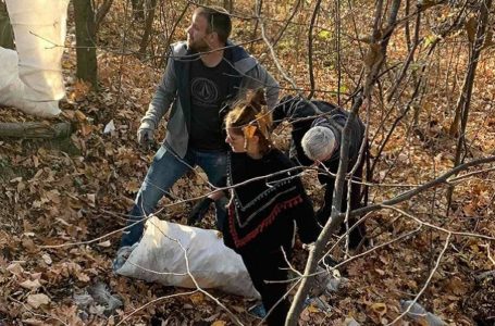 Bravo! Očistili divlju deponiju kao rođendanski poklon drugarici