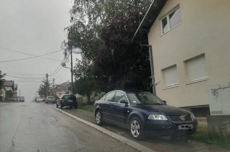 OO Dveri: Parkiranje u Gornjem Milanovcu