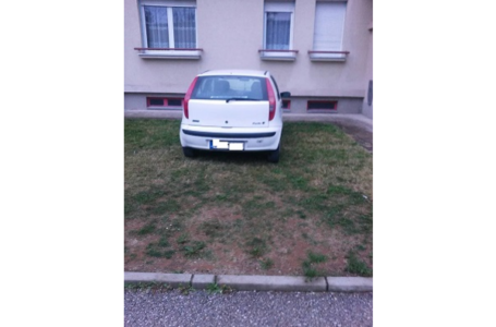 Čitalac reporter: Kad upravnik zgrade parkira