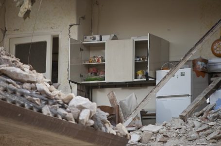 Kako se ponašati za vreme zemljotresa: Ne pokušavajte da bežite, sklupčajte se i zaštitite glavu