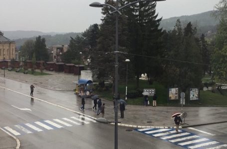 Danas oblačno, hladnije i mestimično sa kišom