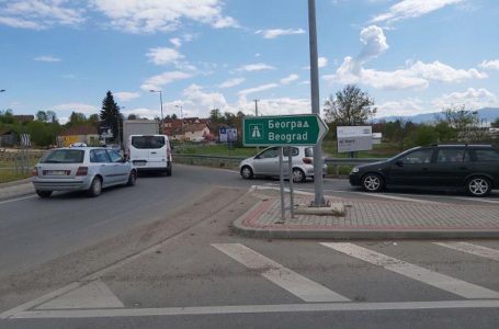 Udes na auto-putu, čekanja na naplatnoj stanici 30 minuta