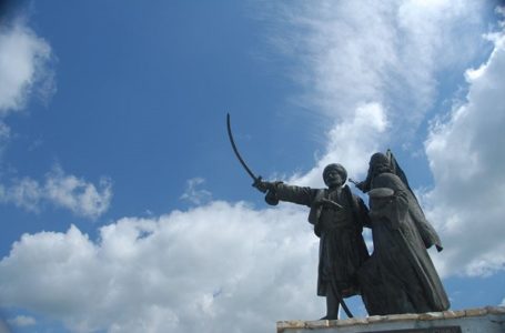 Tu je nova Srbija rođena, u narodu hrastovih korena…