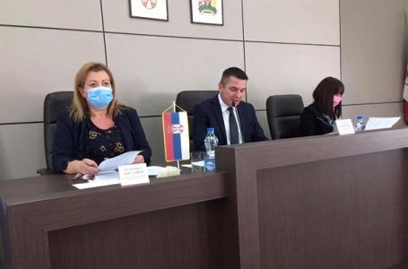 Uređenje dečijeg igrališta u centru, asfaltiranje kružnog toka u Ljubićkoj, rehabilitacija Ul. vojvode Milana i sanacija Ul. Nikole Lunjevice