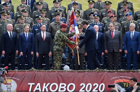Uručene vojne zastave 63. i 72. brigadi u Takovu (FOTO)