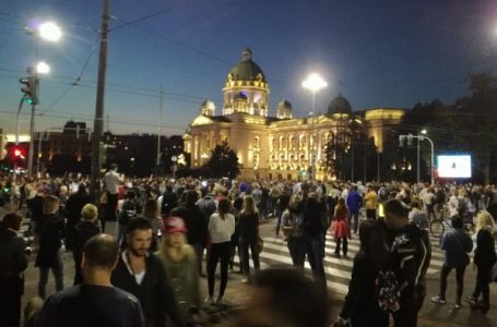 Najavljen nastavak protesta: Sedi dole, mi nismo huligani