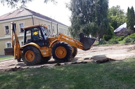 Počelo uređenje dečijeg igrališta u centru
