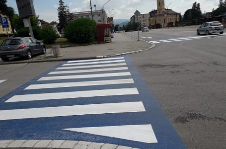 Čitalac reporter: Ovako obojeni vlažni pešački prelazi ledena površina u sred leta