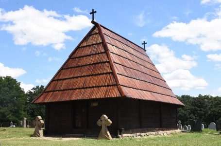 Završena sanacija krova crkve brvnare u Pranjanima