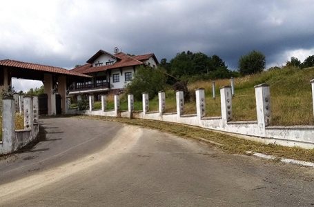 Etno kompleks Koštunići na prodaju (FOTO)