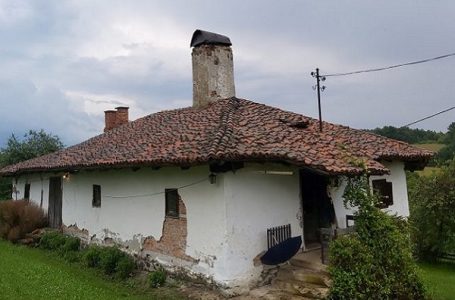 Družetići – Kuća iz 19. veka se urušava iako je pod zaštitom države