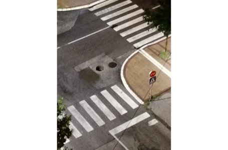 Upozorenje – Pomeren poklopac sa šahte