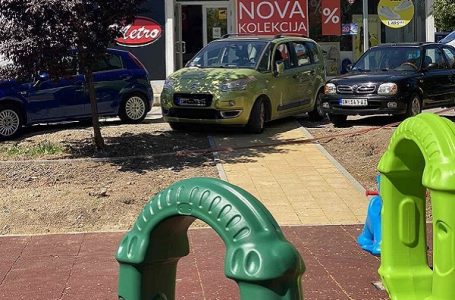 Čitalac reporter: Bahatost parkiranja ne manjka čak ni kada su deca u pitanju