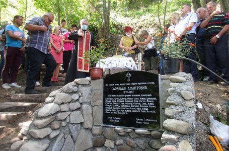 U zabačenim šumovitim strminama, osveštano neobično obeležje