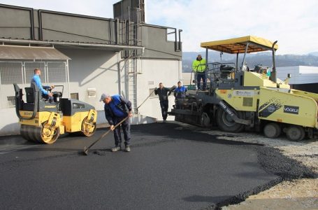 U toku uređenje parkinga iza „Maksija“