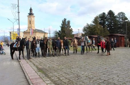 Uprezanjem konja na Božić nastavljaju vekovnu tradiciju