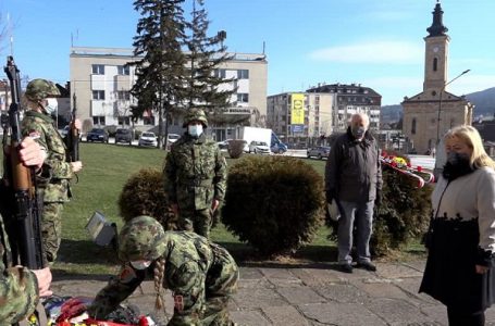 Svečanim polaganjem venaca obeležen Dan Državnosti