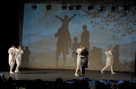 Predstava “Tri praseta” na Međunarodnom festivalu dečje dramske igre “Glumijada 2021”