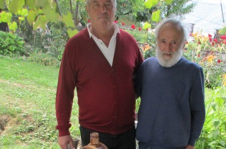 Dva bivša štamparska grafičara decenijama su poznati po umetničkom drvorezu