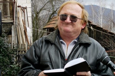 Decenijama, poznati satiričar iz raja pod Rajcem, intrigira sav Balkan, i šire