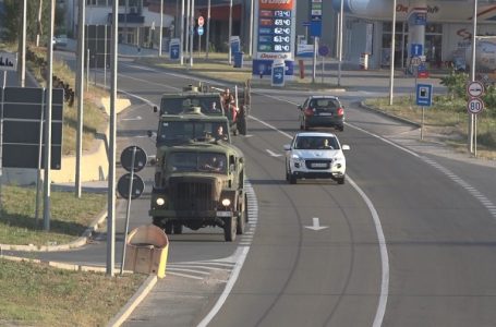 Vojska Srbije dopremila u Gornji Milanovac tri cisterne i tri rezervoara za vodu