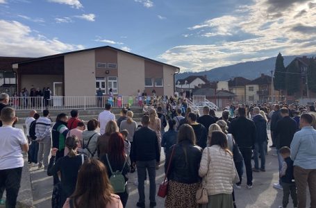 Opština G. Milanovac uz simbolične poklone poželela prvacima uspešan polazak u školu