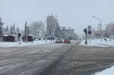 Oblačno i hladno, mestimično sa slabim snegom
