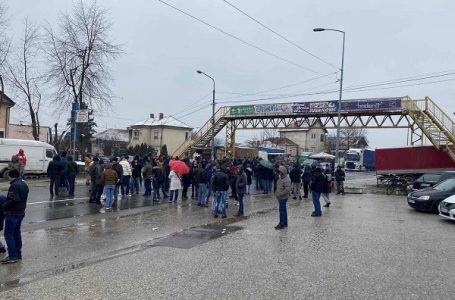 Dvosatne blokade puteva od 13 sati na najmanje šest mesta u Srbiji