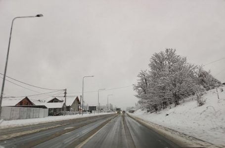 Zbog niskih temperatura moguća poledica i magla, vozačima se savetuje oprez