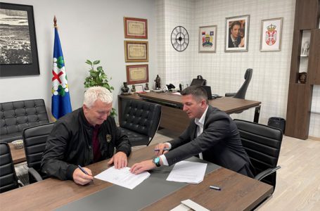 Uručeni ugovori raseljenim porodicama za izgradnju i dogradnju kuća