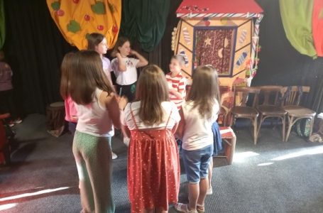 Javni čas dramske radionice „Bi hepi“ – TEATAR POEZIJE