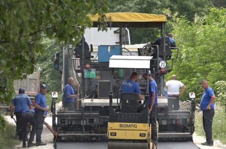 Asfaltiranje puteva u Ugrinovcima i u Semedraži