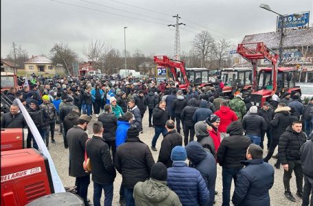 Tri blokade puteva u okolini Čačka  – I voćari se pridružuju mlekarima na blokadi u nedelju