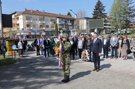 Položeni venci povodom Dana opštine