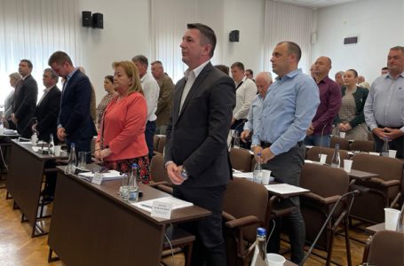 Održana redovna sednica lokalnog parlamenta; počela minutom ćutanja
