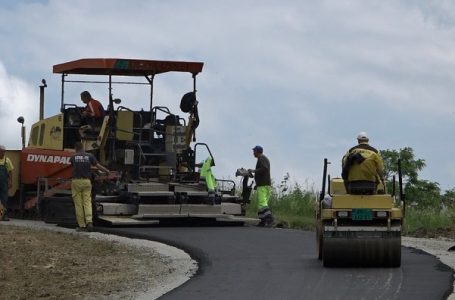 U toku asfaltiranje puta u Koštunićima