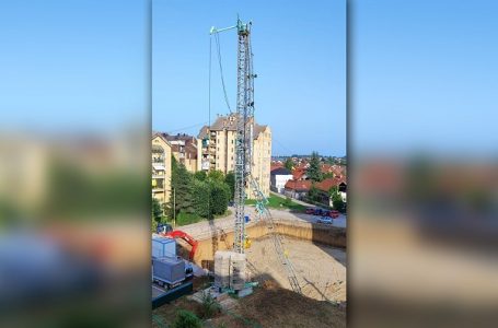 Građani reporteri: Pao deo krana u naselju Avenija 1 u Čačku (FOTO)