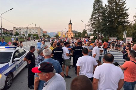 Auto udario dete prošavši kroz Trg kneza Mihaila gde je počinjao protest „Milanovac protiv nasilja“