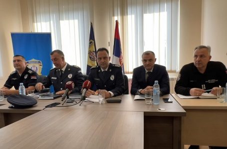 Konferencija za novinare PU Čačak – Draško Darijević: Rasvetljeno 65 odsto izvršenih krivičnih dela, zaplenjeno 76,6 kg droge, predato 2035 komada oružja