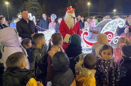 Opština Gornji Milanovac organizovala podelu novogodišnjih paketića mališanima PU Sunce