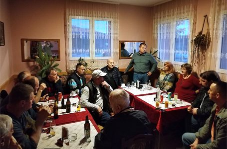 Poslanik Mitrović u Takovu: Seosko domaćinstvo mora se tretirati hiljadu puta bolje nego bilo koji strani investitor