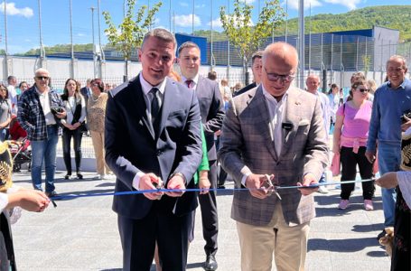 Otvoren novi bazen u Milanovcu – vrpcu presekli Kovačević i Vesić (+FOTO)