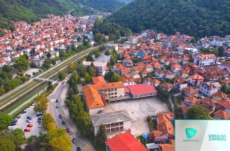 Srbija na zapadu: O gradu bez hotela i nasilju nad muškarcima… (VIDEO)