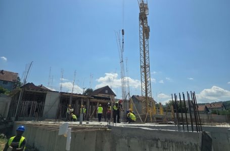 Kovačević obišao radove na izgradnji novog objekta vrtića u Nevadama