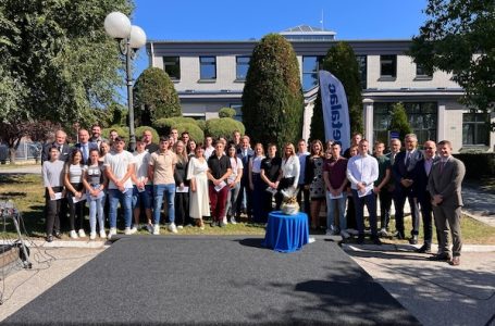 „Metalčeve bebe“ njih 36, rođenih 2006. godine zajedno sa Fondacijom Metalac, obeležili punoletstvo