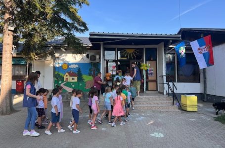 Predškolci krenuli ka đačkoj klupi – Novi nameštaj za PU Sunce