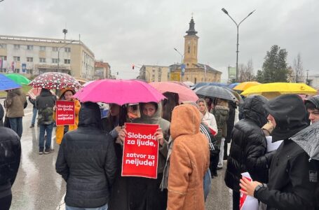Milanovčani su zastali, 15 minuta za 15 žrtava u Novom Sadu!