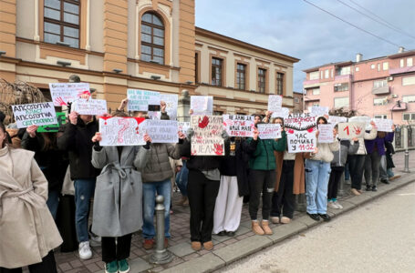 Milanovački gimnazijalci u blokadi nastave – podrška studentima: „Misli svojom glavom dok nešto ne padne na nju“