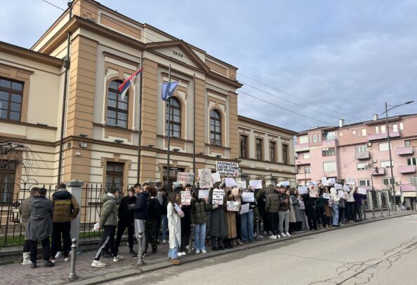 SAOPŠTENJE maturanata Gimnazije „Takovski ustanak”: Nastavljamo blokade uprkos odluci Ministarstva prosvete